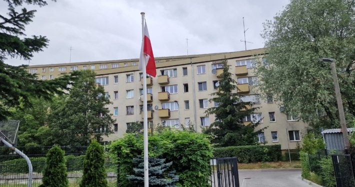 Flaga na maszt przekazana przedszkolu 162 w Krakowie