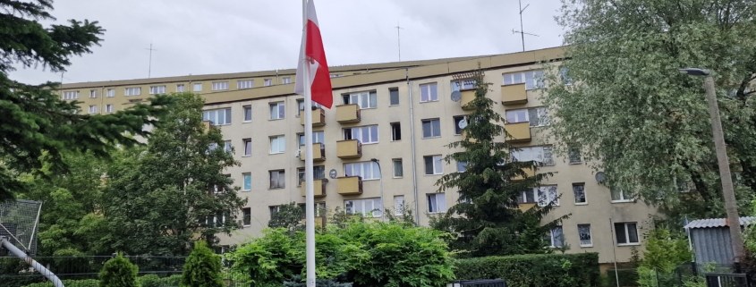 Flaga na maszt przekazana przedszkolu 162 w Krakowie