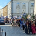 Przemarsz uczestników XIII Parady Szkolnych Patronów
